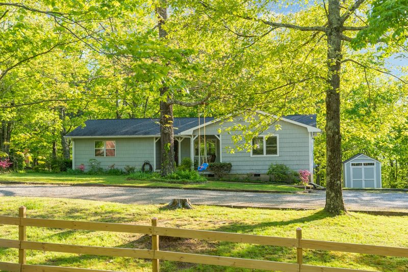 85 Barnes Rd, Lookout Mountain, GA 30750