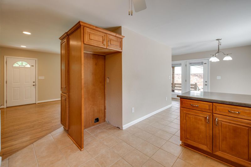 1034 Crestridge Dr, Rossville, GA 30741