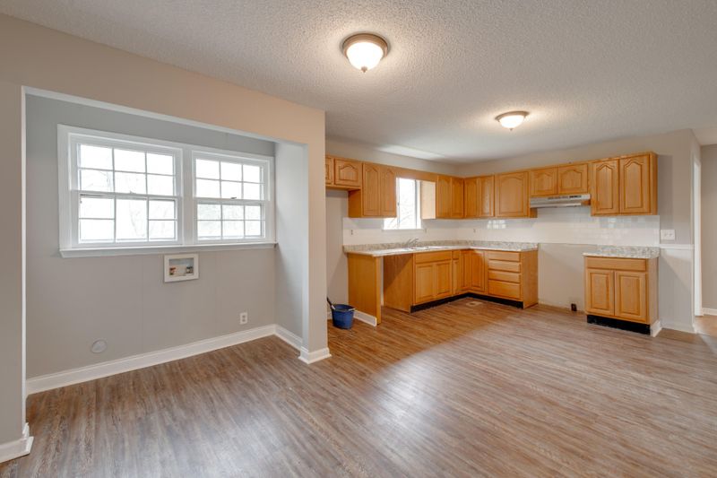 12 Circle Dr, Rossville, GA 30741