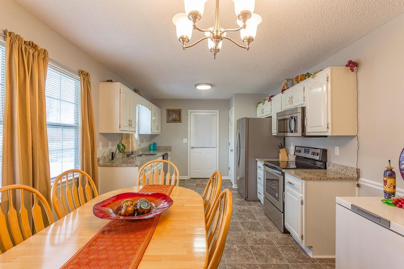 508 Middle View Dr, Ringgold, GA 30736