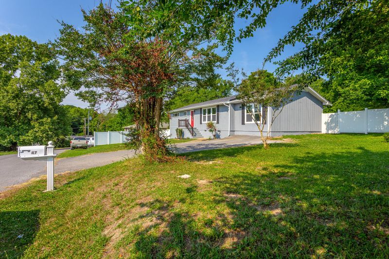 47 Moore Dr, Rossville, GA 30741