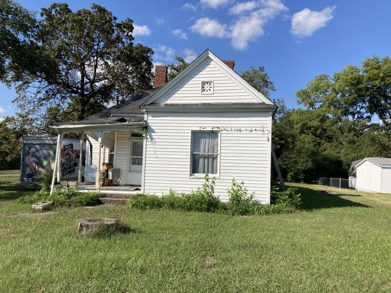 9 W 10th St, Chickamauga, GA 30707