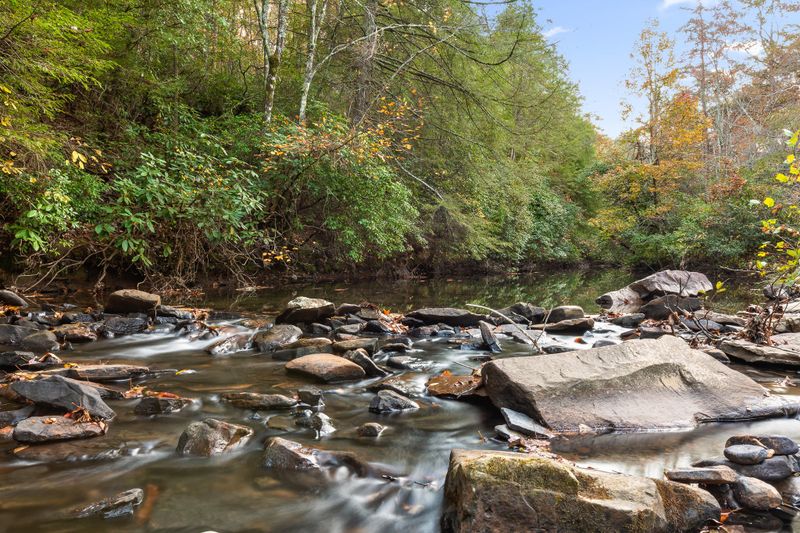707 Mount Olive Rd, Lookout Mountain, GA 30750