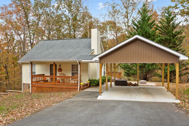 57 Winter Ln, Trenton, GA 30752