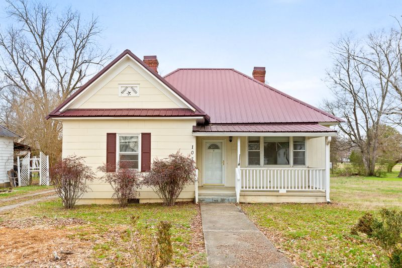 107 W 10th St, Chickamauga, GA 30707