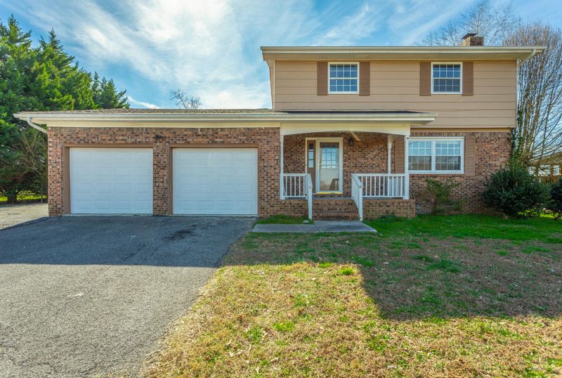 328 E Sharon Cir, Ringgold, GA 30736