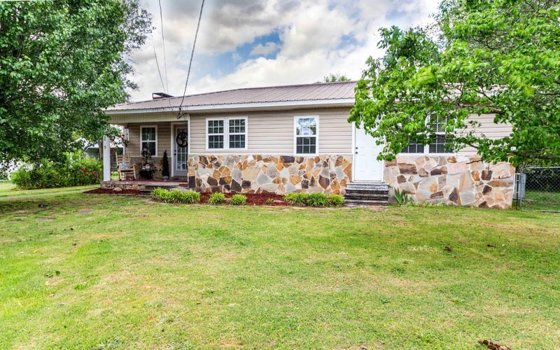 105 E George St, Adairsville, GA 30103