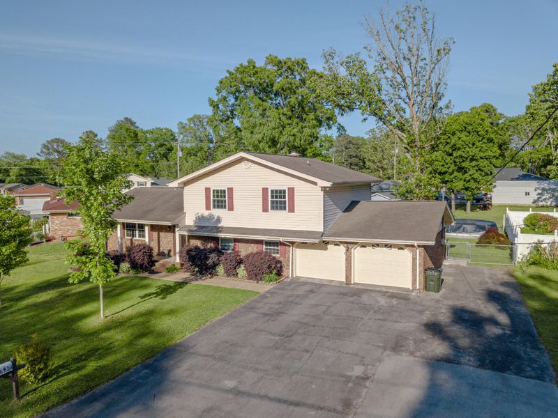 27 Delores Dr, Fort Oglethorpe, GA 30742