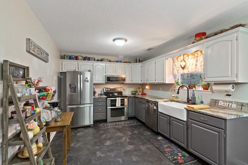 791 Colony Cir, Fort Oglethorpe, GA 30742