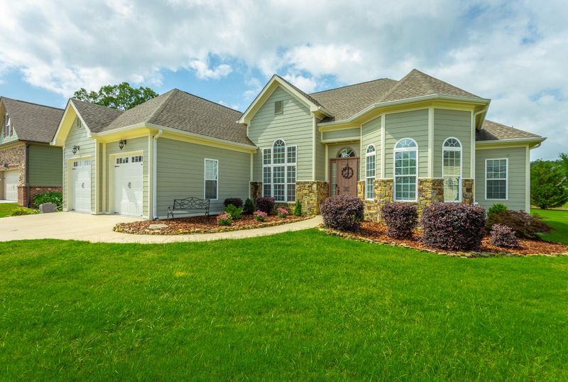 443 Lakeshore Cove Dr, Fort Oglethorpe, GA 30742