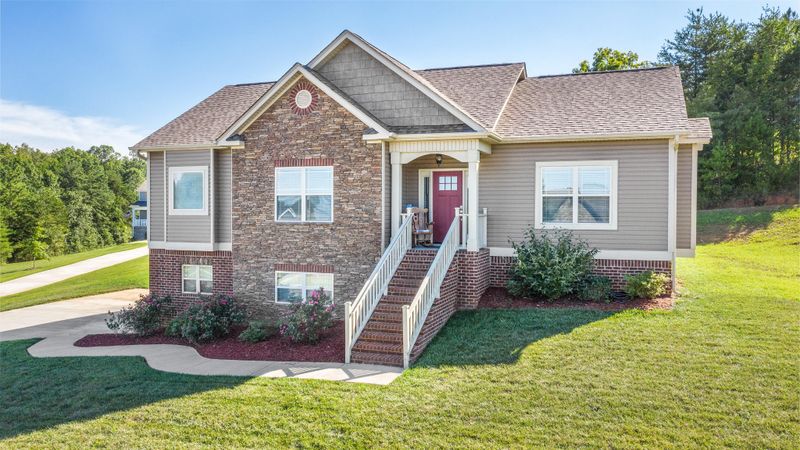 303 Ginger Lake Dr, Rock Spring, GA 30739