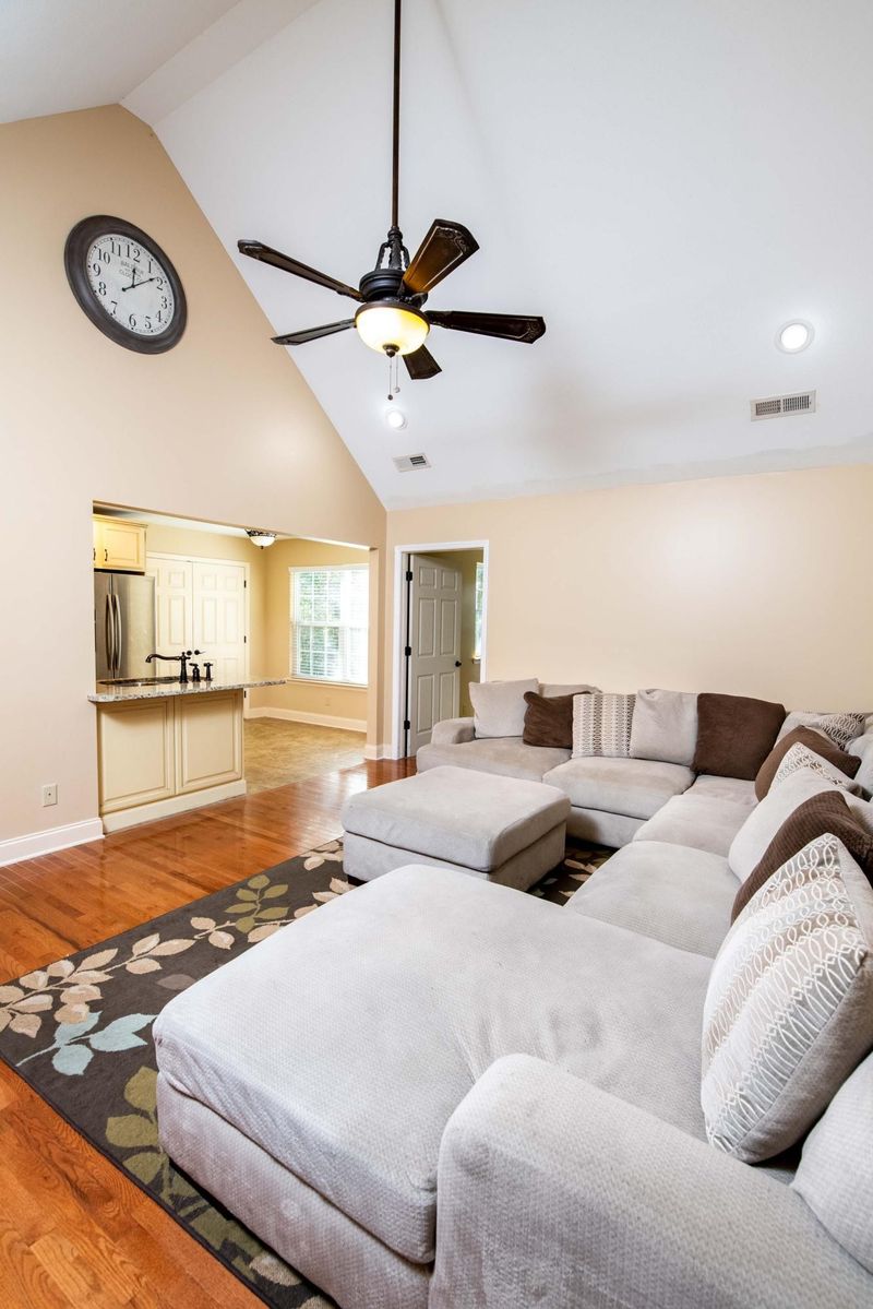 54 Fieldstone Dr, Ringgold, GA 30736