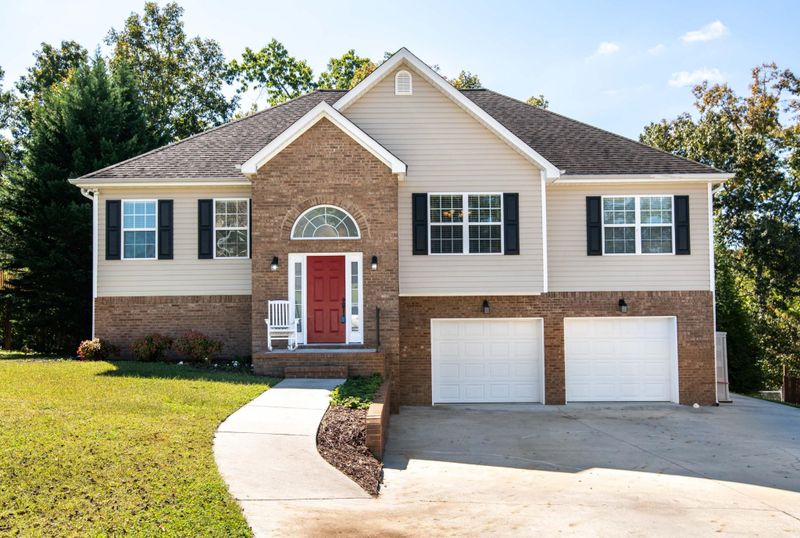54 Fieldstone Dr, Ringgold, GA 30736