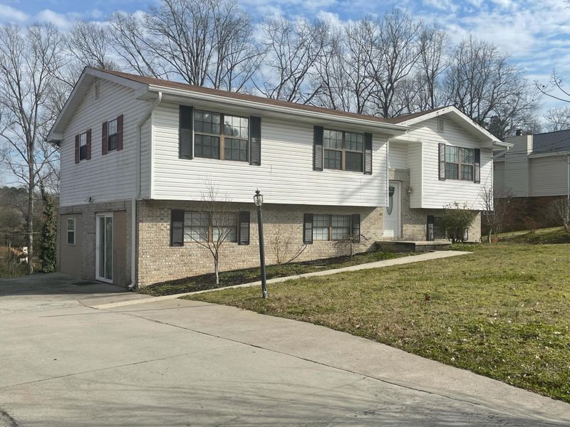 3018 E Brookhaven Cir, Dalton, GA 30720