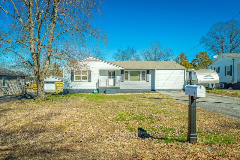 3 Lee Cir, Fort Oglethorpe, GA 30742