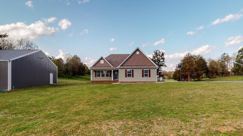 95 Red Bird Ln, Chickamauga, GA 30707