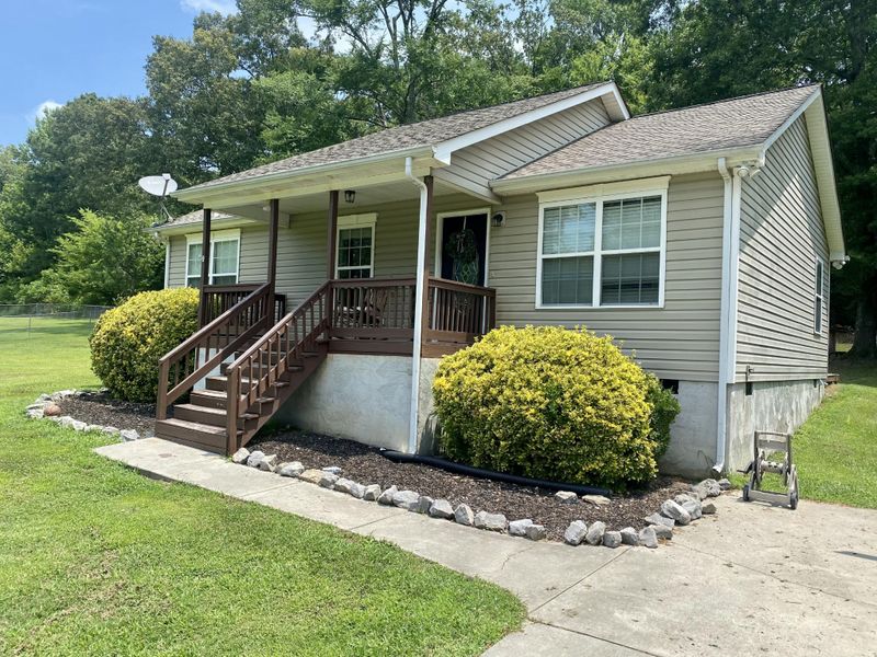 3018 Ne Pine Dr, Dalton, GA 30721