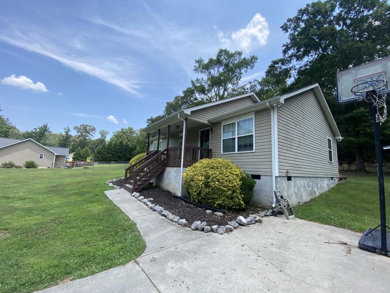 3018 Ne Pine Dr, Dalton, GA 30721