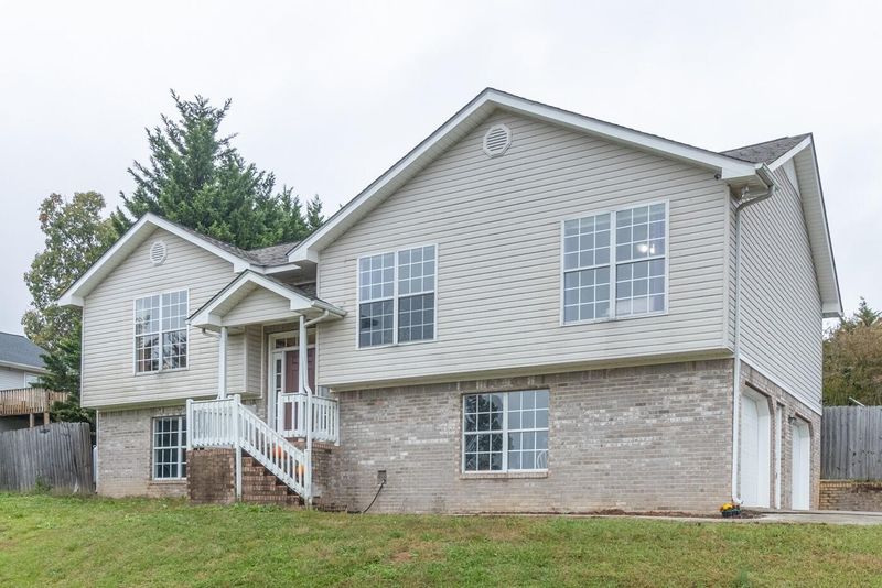 39 Lost Creek Dr, Ringgold, GA 30736