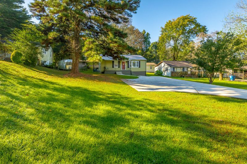 303 Cave St, Rossville, GA 30741