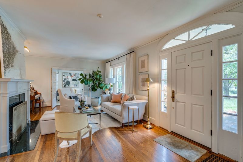 130 Windsor Dr, Nashville, TN 37205