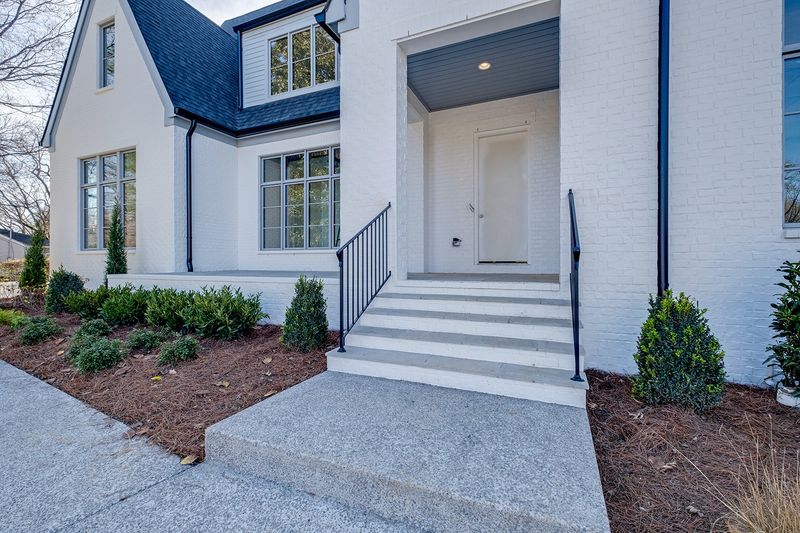 2825 Sugartree Rd, Nashville, TN 37215