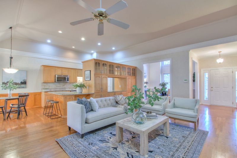 2420 Devon Valley Dr, Nashville, TN 37221