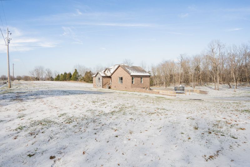 6622 Herbert Shannon Rd, Springfield, TN 37172