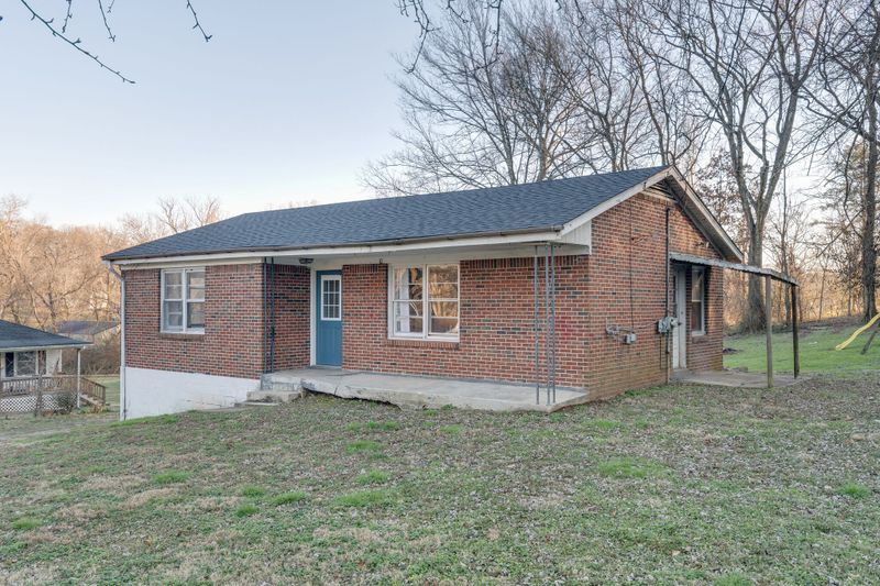 305 Greenview Dr, Columbia, TN 38401