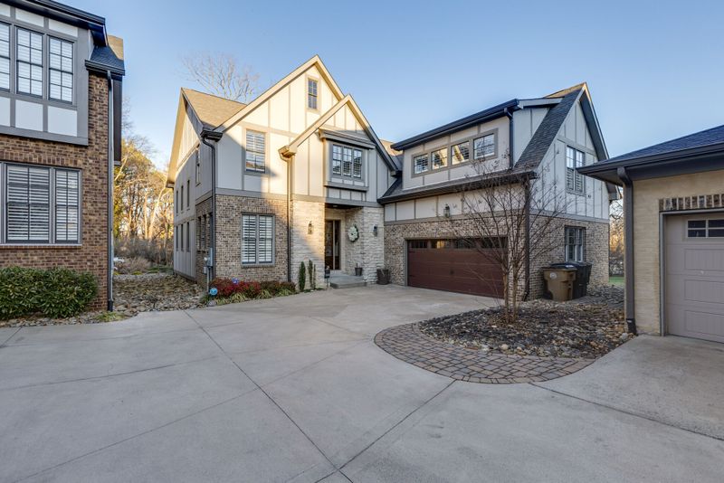 1714B Hillmont Dr, Nashville, TN 37215