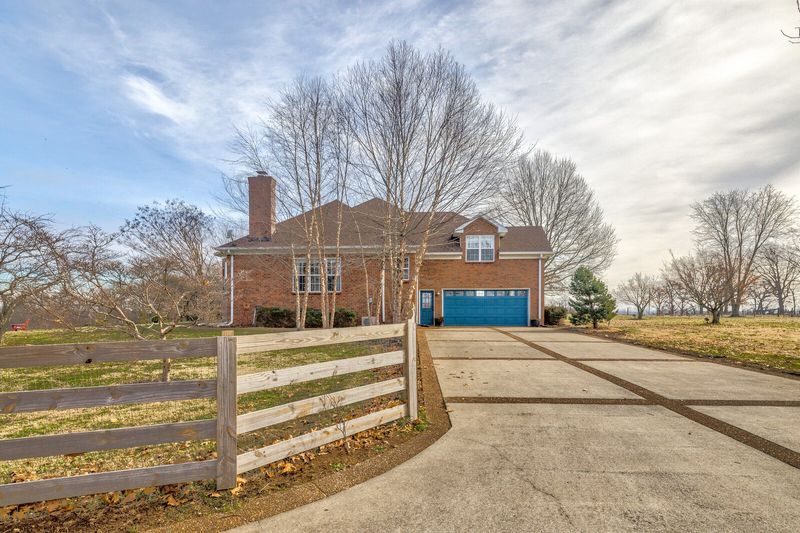 2999 Gunn Rd, Springfield, TN 37172