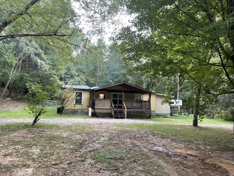 1226 Brummit Rd, Charlotte, TN 37036