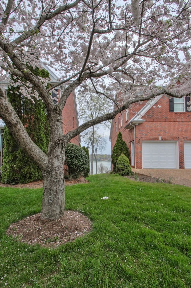 231 Green Harbor Rd #42, Old Hickory, TN 37138