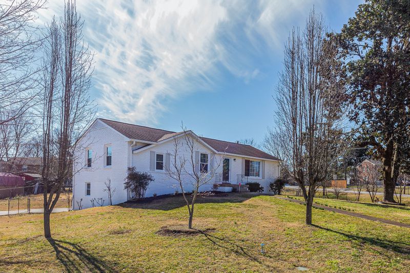 379 Lynn Dr, Nashville, TN 37211
