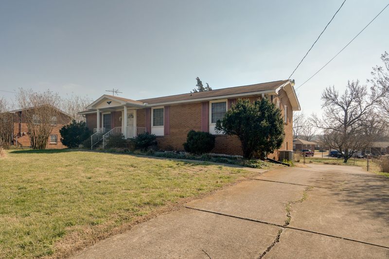 140 Southridge Dr, Nashville, TN 37207