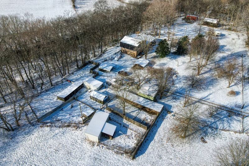7707 Bob Carr Rd, Cross Plains, TN 37049