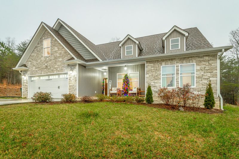 24 Blue Herron Dr, Rock Spring, GA 30739