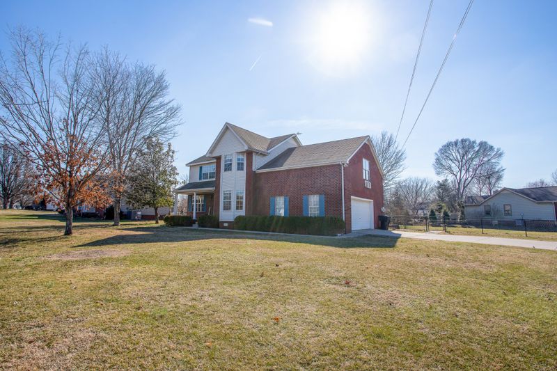 1302 River Rock Blvd, Murfreesboro, TN 37128