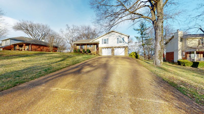 1721 Ridgemere Ct, Hermitage, TN 37076
