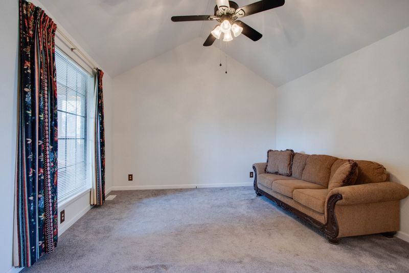 600 Debbie Dr, Hermitage, TN 37076