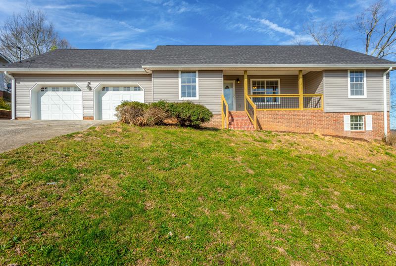 1513 E Crane St, Rossville, GA 30741