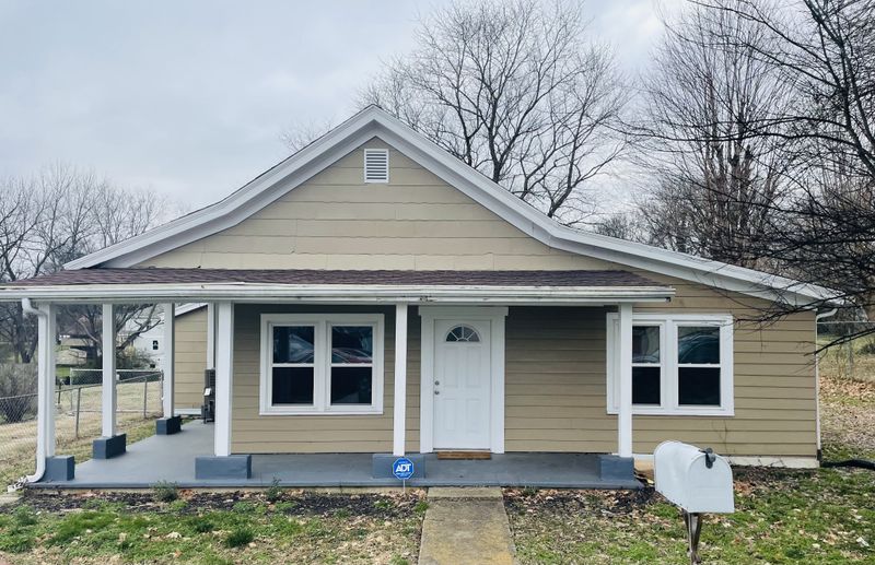 206 E 14th St, Columbia, TN 38401