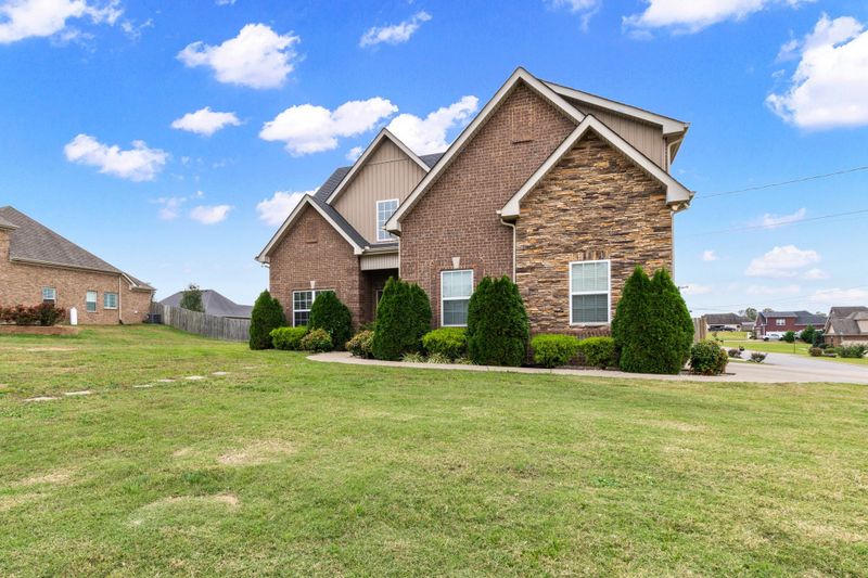 1017 Brokencreek Ln, Murfreesboro, TN 37129