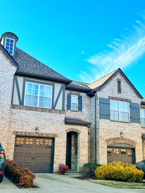 1961 Newark Ln, Thompsons Station, TN 37179