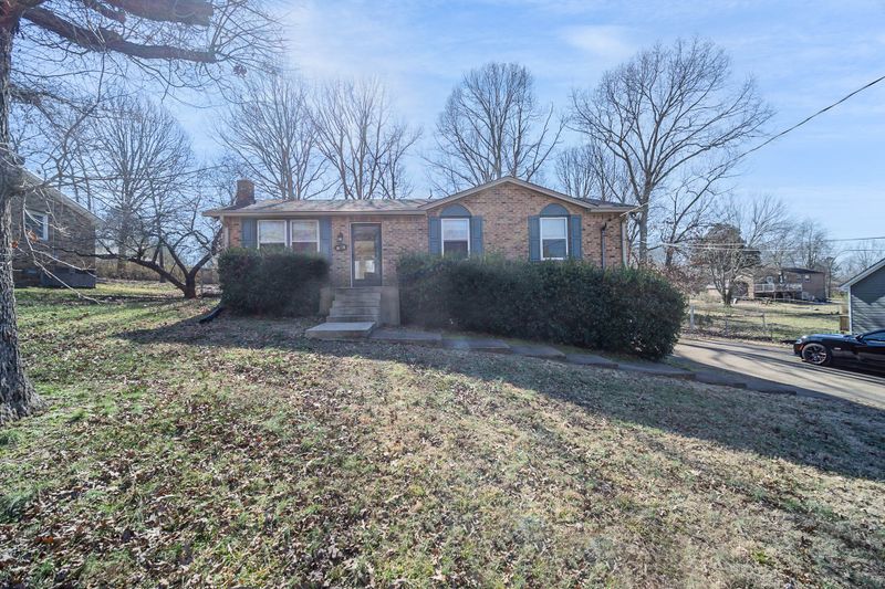164 Ravenwood Cir, Dickson, TN 37055
