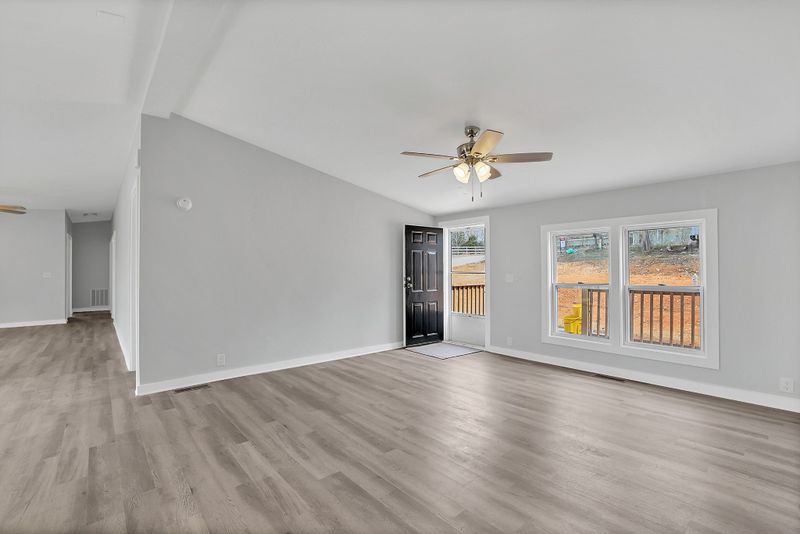 1070 Ben Collier Rd, Charlotte, TN 37036