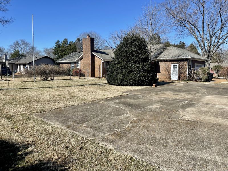 1703 Haynes Dr, Murfreesboro, TN 37129