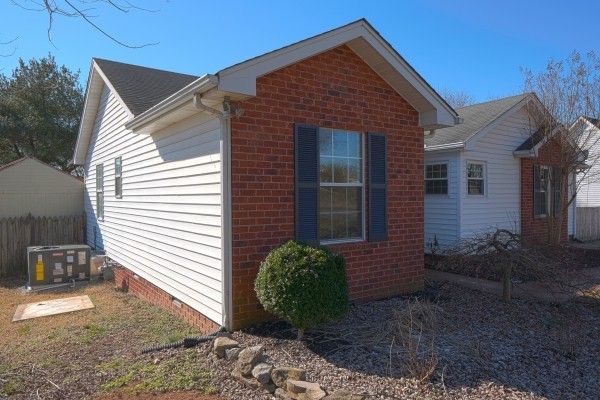 171 E Morris Dr, Gallatin, TN 37066