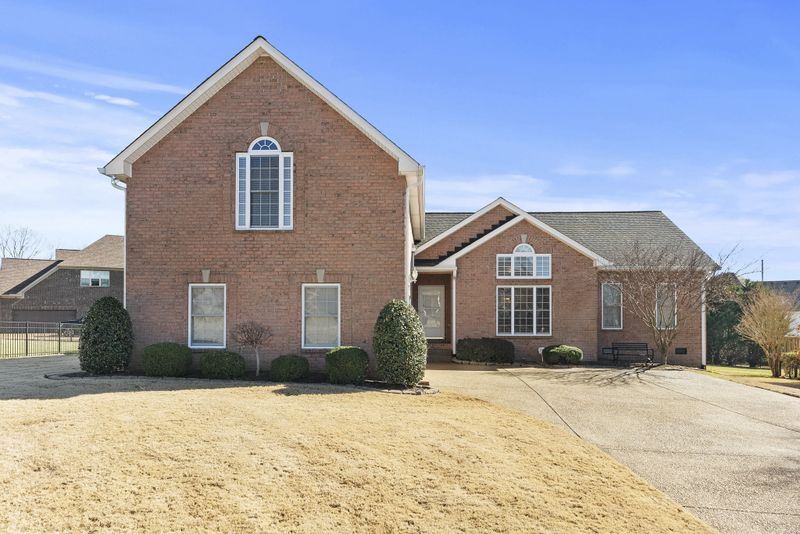 104 Lightberry Ln, Hendersonville, TN 37075