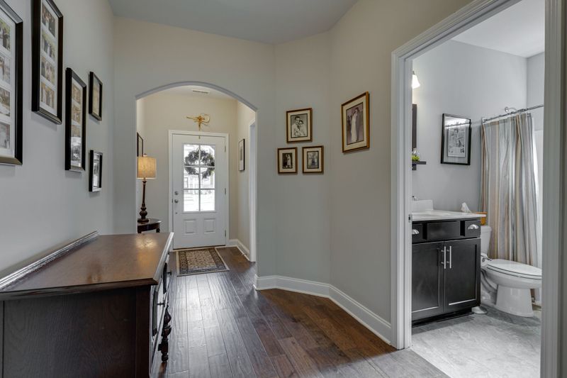 977 Cherry Grove Dr, Hendersonville, TN 37075